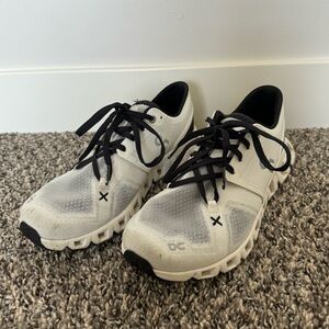 On Cloud x4 Running Shoes